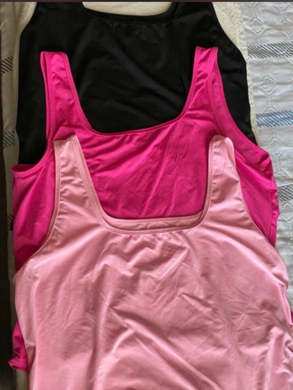 SHEIN 3-Pack Scoop Tank Tops in Black, Hot Pink & Light Pink (runs 1 size small)